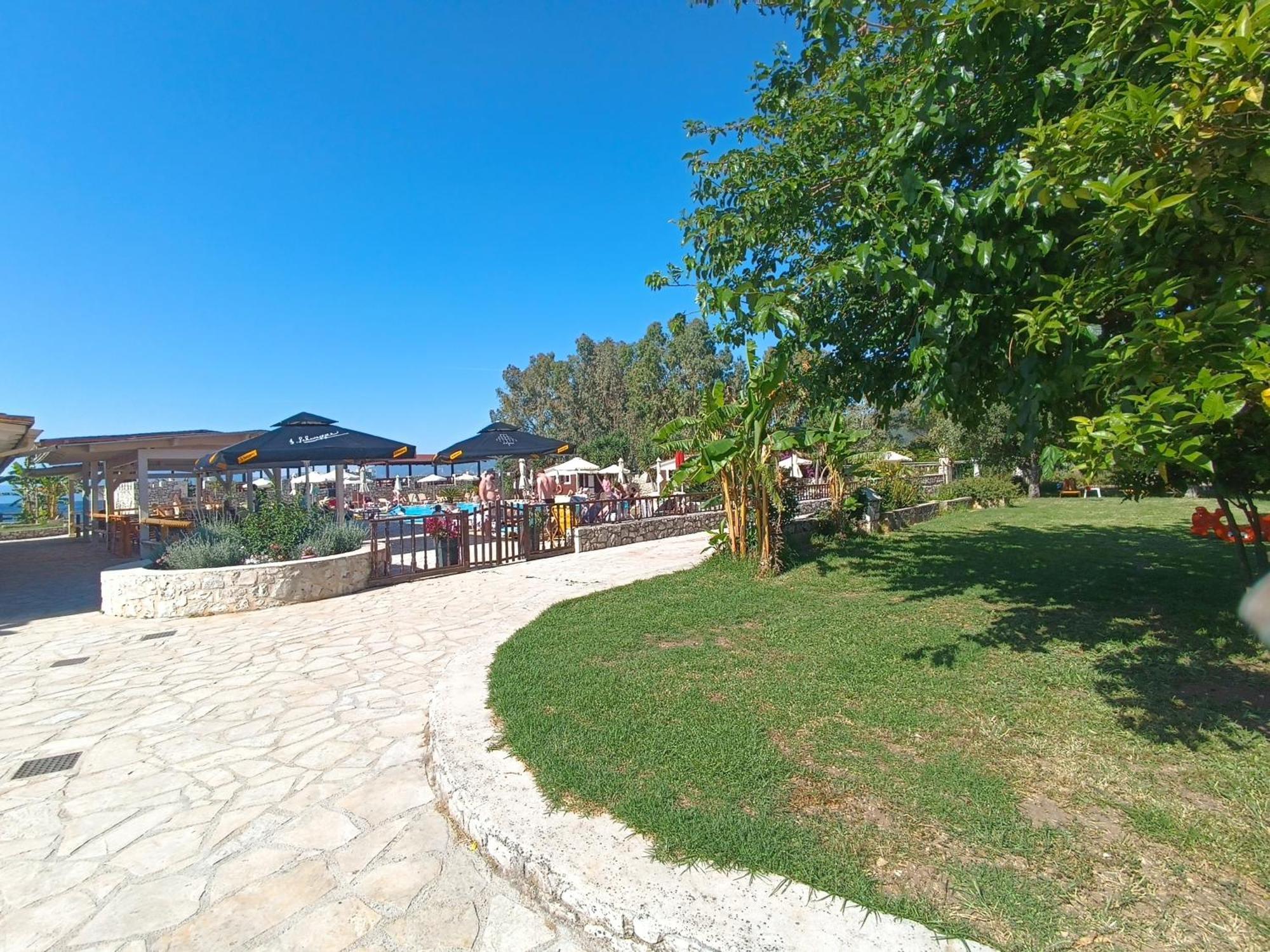 Camping Karavomilos