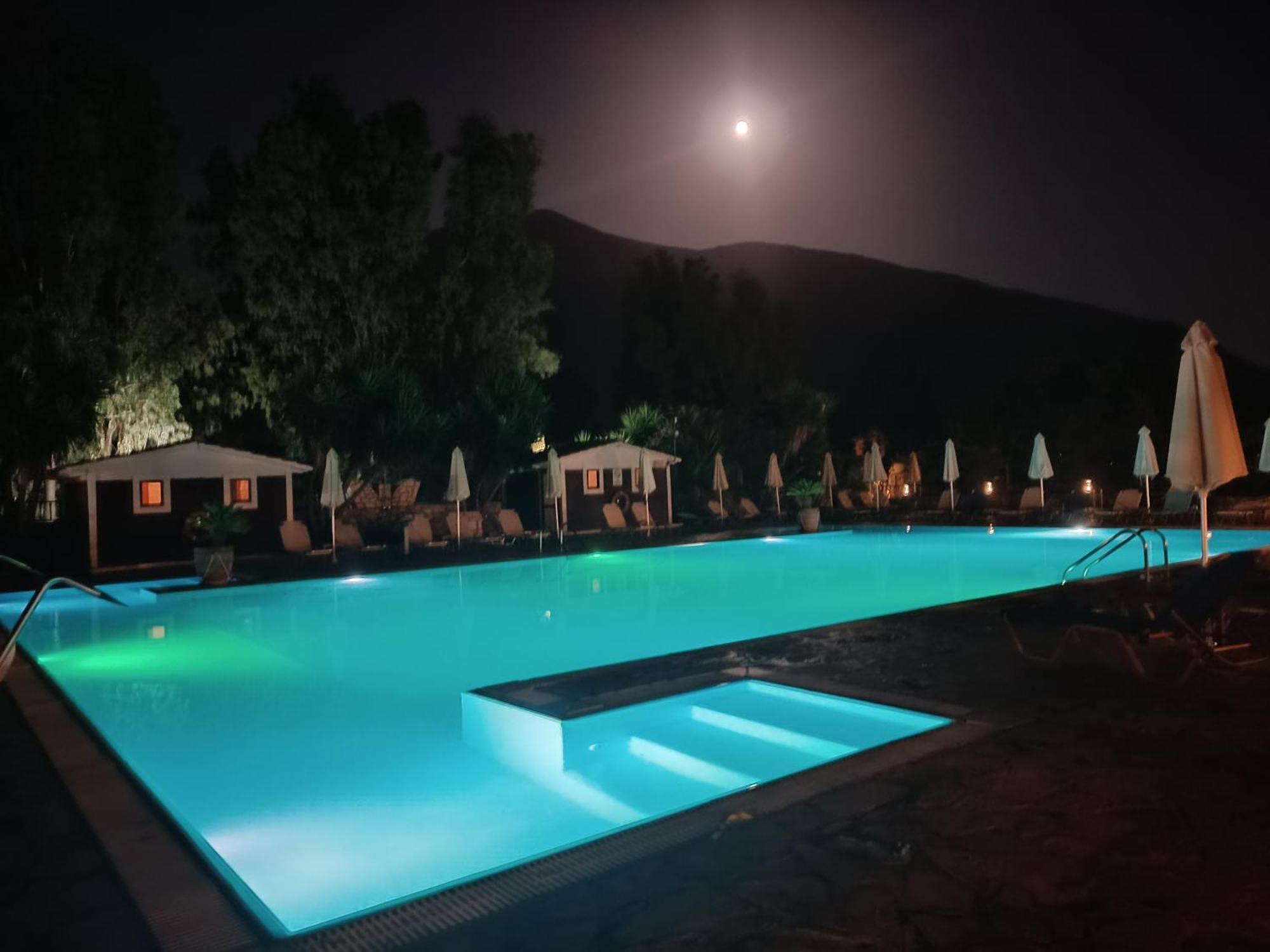 Karavomilos Camping *