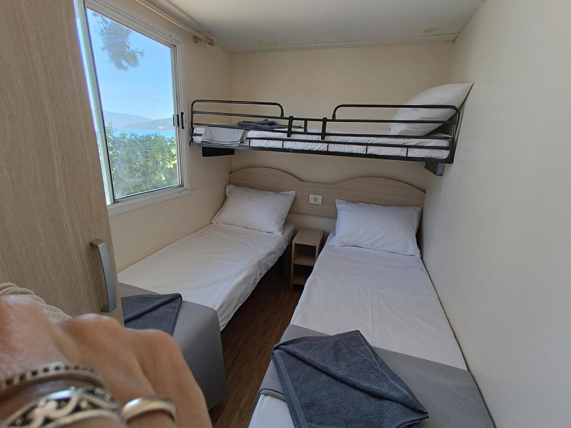 Camping Karavomilos